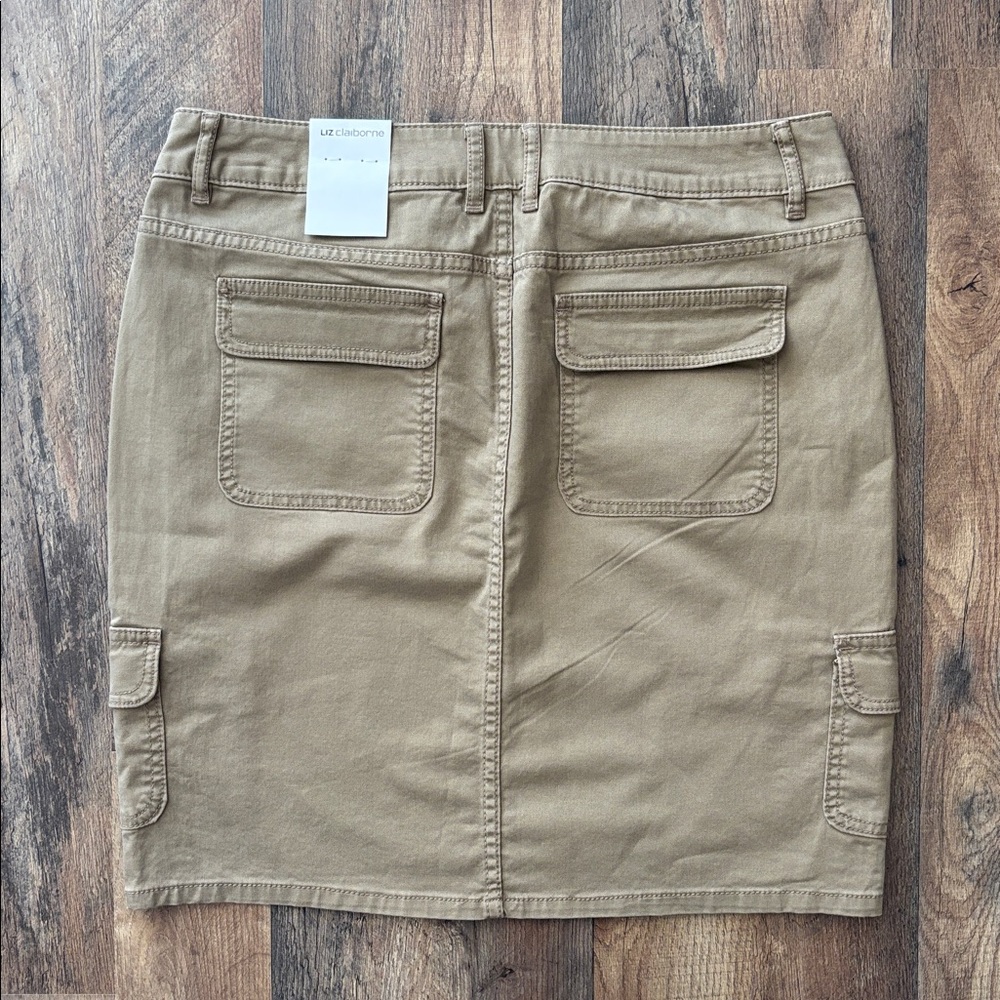 Liz Claiborne Tan Khaki Cargo Mini Skirt New with tags size 8 - Picture 2 of 7